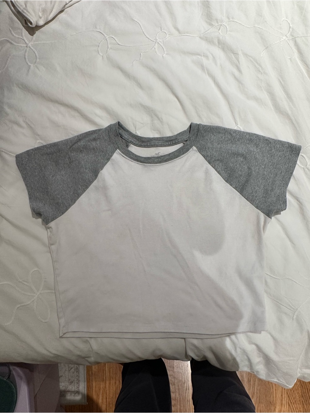 Hollister Short Sleeve Raglan Tee - Gray & White